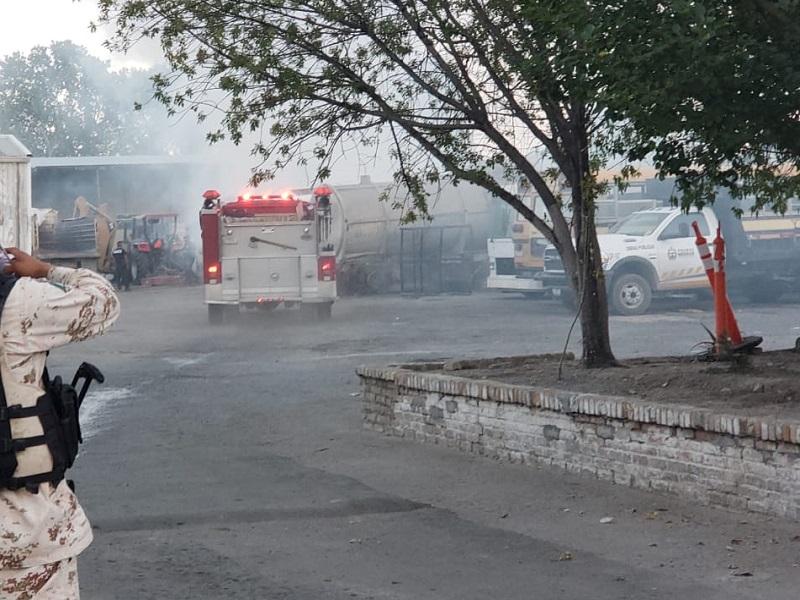 Se incendia camión en el taller de obras públicas del municipio de Piedras Negras