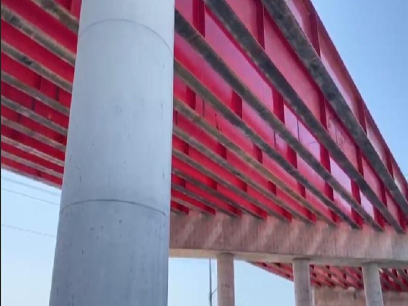 Cumple constructora con instalaci&oacute;n de 39 trabes en puente sobre v&iacute;as del bulevar Rep&uacute;blica (video)