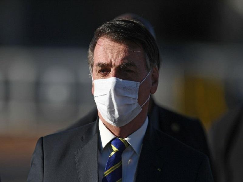 Presidente de Brasil, Jair Bolsonaro, tiene s&iacute;ntomas de coronavirus, repetir&aacute; prueba