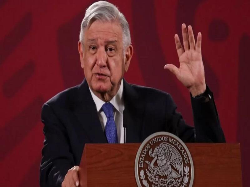 AMLO aborda avi&oacute;n para su encuentro con Trump en Washington