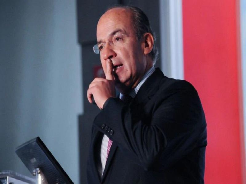 Felipe Calderón pide a AMLO reconocer errores por desconfinamiento en pleno pico del COVID-19