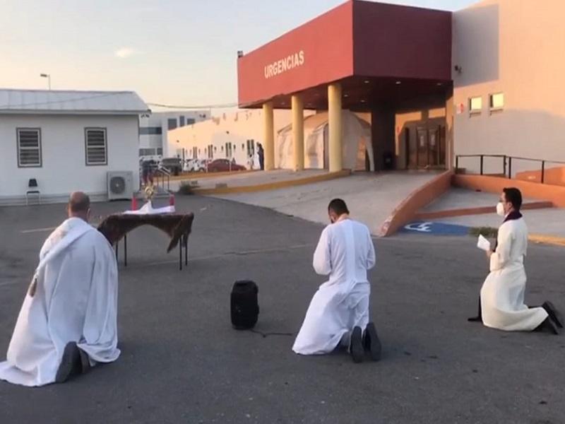 Recurren a la fe: Rezan en Piedras Negras por enfermos de coronavirus y trabajadores de la salud