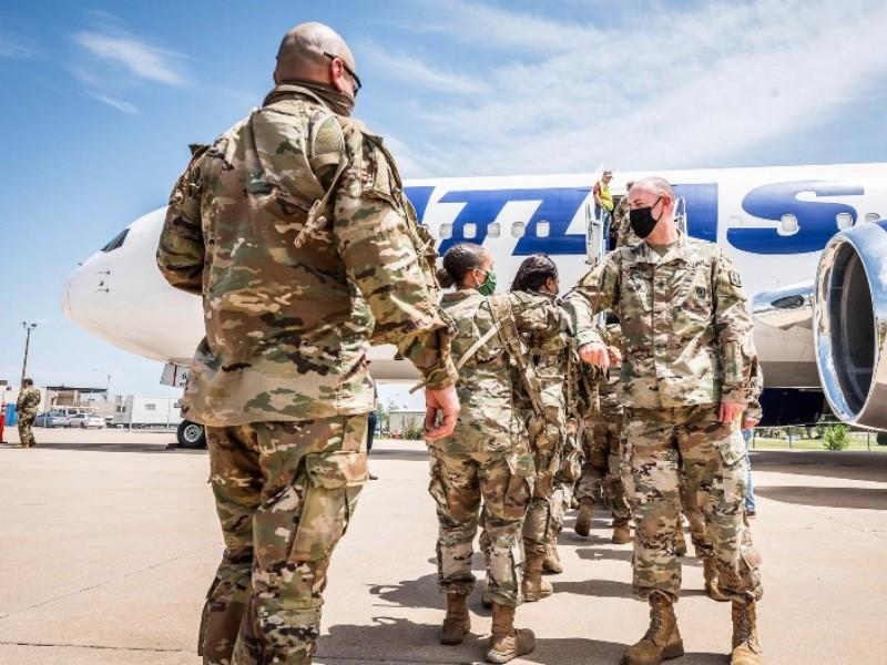 Gobernador de Texas anuncia el env&iacute;o de m&eacute;dicos militares a Eagle Pass para ayudar con pandemia