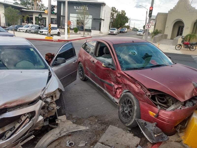 Un lesionado y cuantiosos da&ntilde;os materiales dej&oacute; fuerte choque en Piedras Negras