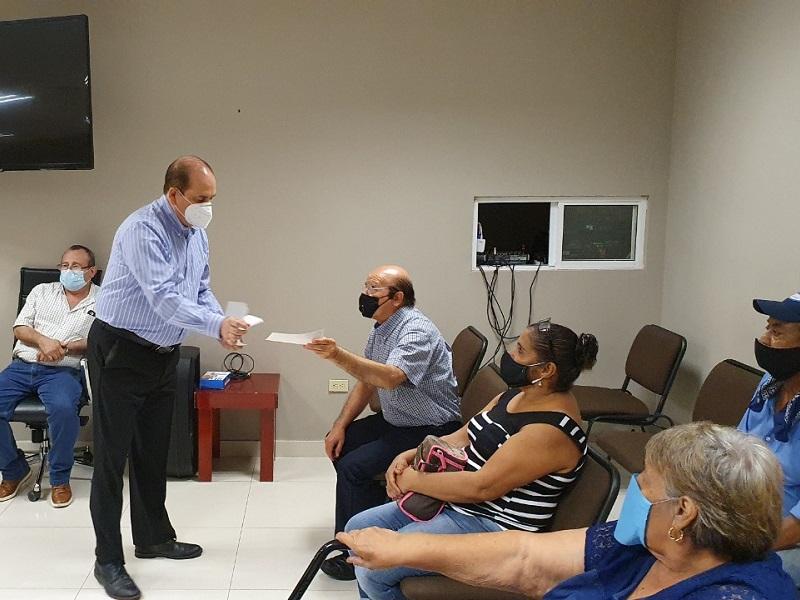Alcalde de Piedras Negras entrega cheques a 14 afectados por contingencia del 24 de mayo (VIDEO)