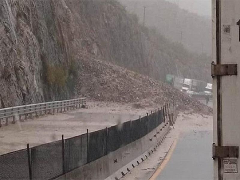 Cierran la carretera libre Monterrey-Saltillo tras deslaves por Hanna (Video)