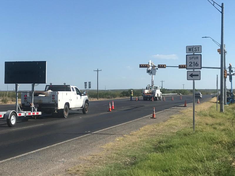 Instalan semáforo en el cruce de la carretera 57 y la calle Segunda a la salida de Eagle Pass (video)