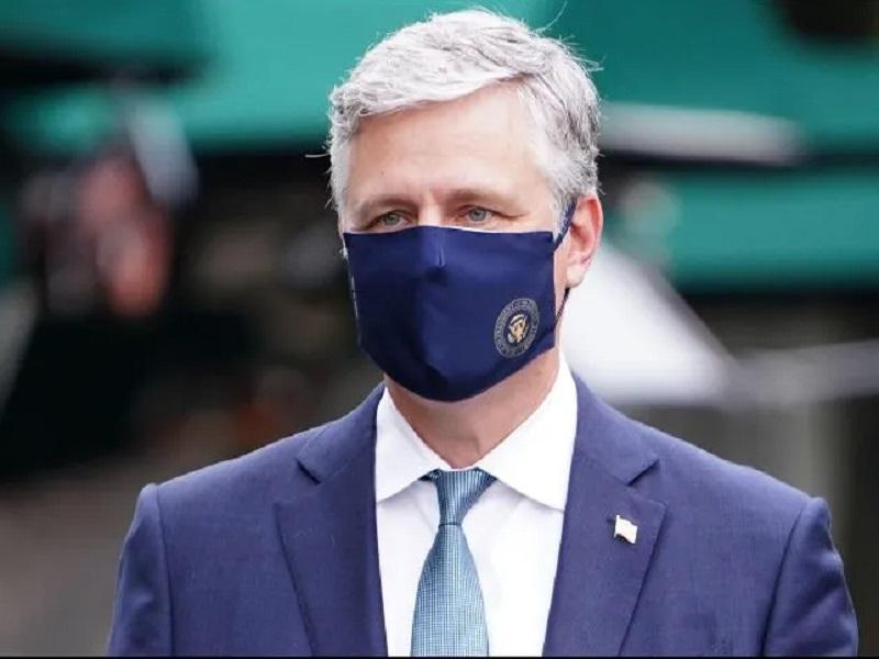 Da positivo a coronavirus el asesor de Seguridad de Trump