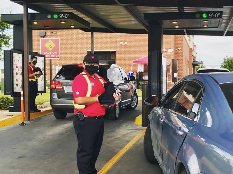 Restaurantes de Eagle Pass modifican su servicio al cliente para reducir contacto y prevenir contagios