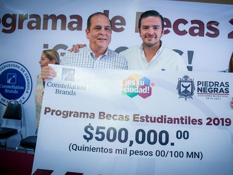 Constellation Brands aportará a Piedras Negras 750 mil pesos para becas a estudiantes y entregará una ambulancia