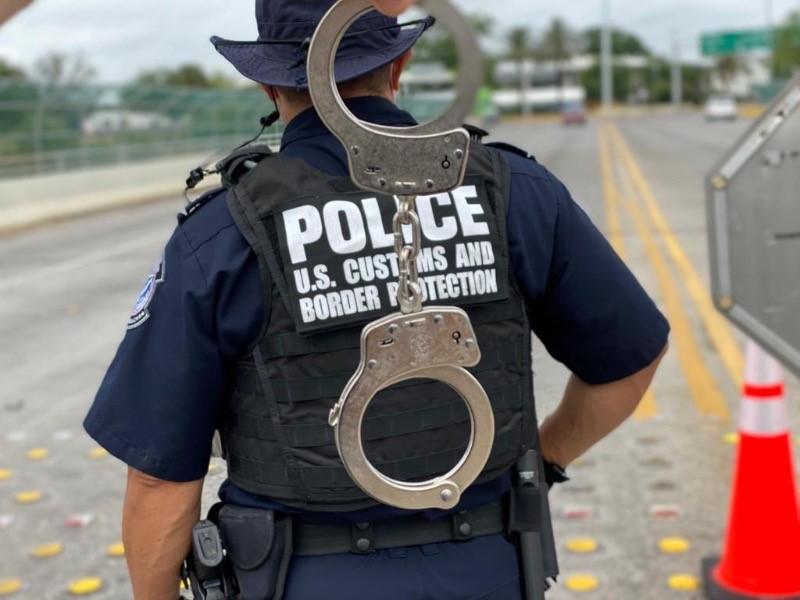 Intentan ingresar a Eagle Pass 13 mexicanos con documentos falsos por el Puente Internacional Dos 