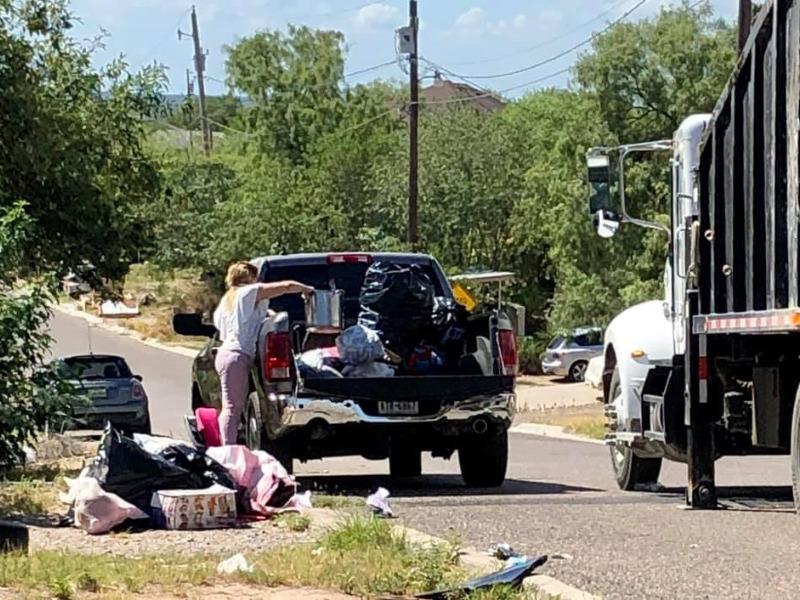 Piden a la poblaci&oacute;n no recoger art&iacute;culos personales de las banquetas, pueden estar contaminados