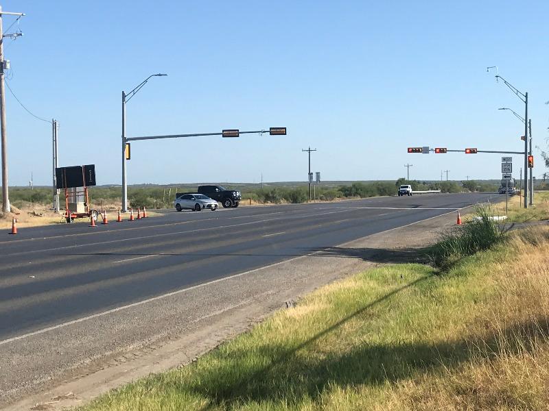 Ponen en funcionamiento el semáforo de la carretera 57 a la salida de Eagle Pass (video)