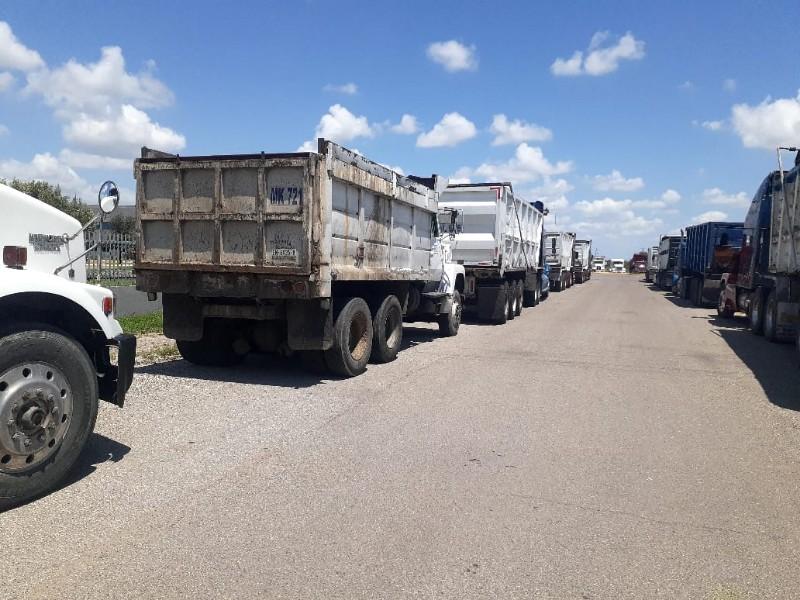 Transportistas realizan nuevo paro frente a las oficinas de Micare en Nava