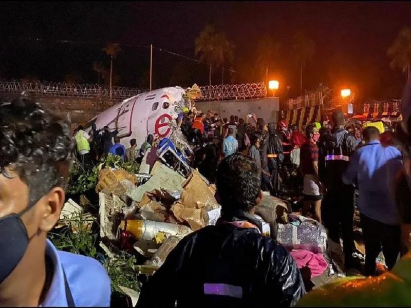 Al menos 17 muertos y una decena de heridos tras accidente de avi&oacute;n en India