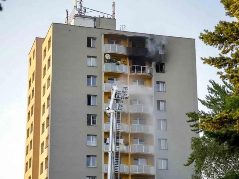 Al menos 11 muertos y varios heridos dejó incendio en edificio de la República Checa
