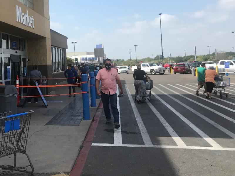 A partir de este lunes solo dos personas por familia podr&aacute;n ingresar a tiendas de Eagle Pass
