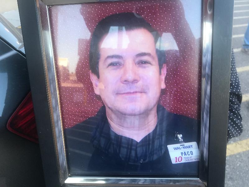 Empleados de Walmart brindan emotiva despedida a compa&ntilde;ero fallecido por coronavirus en Eagle Pass (video)