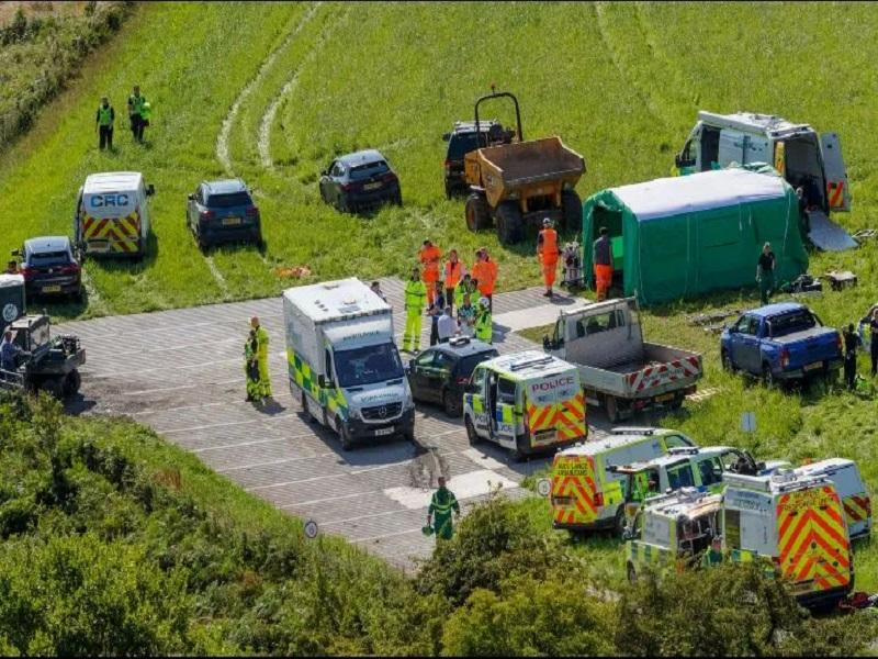 Al menos tres muertos tras descarrilamiento de tren en Escocia