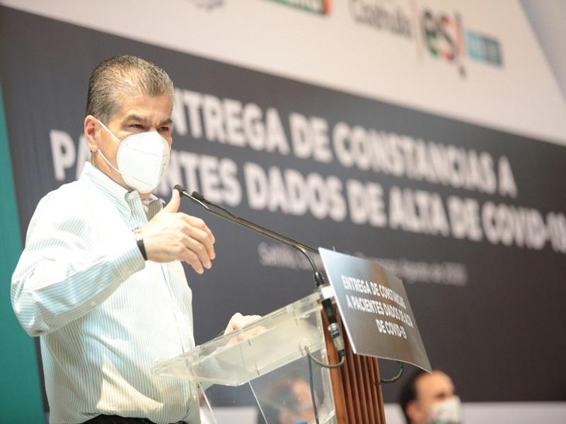 Entrega Coahuila constancias a pacientes dados de alta por COVID-19