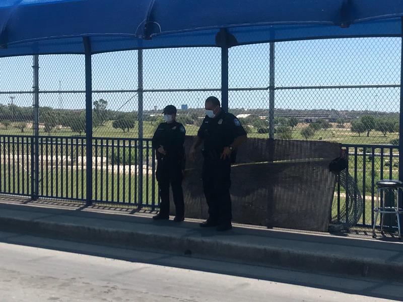 Aduana de Eagle Pass pide entregar sus permisos vencidos hasta que terminen restricciones de viaje