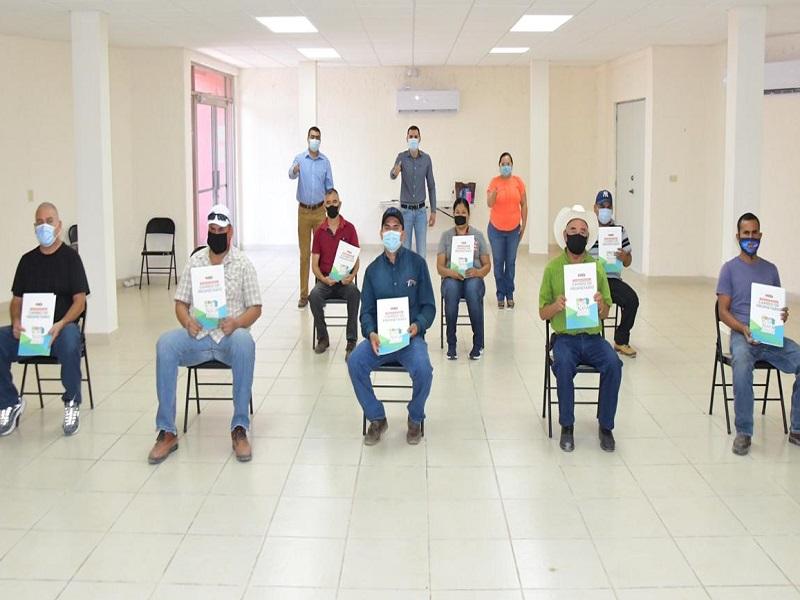 Entregan escrituras a 10 familias de Nava a trav&eacute;s del programa Cambio de Propietario