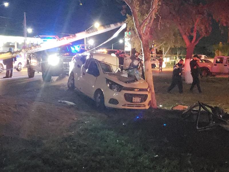 Muere conductor tras impactarse contra un árbol en bulevar de Piedras Negras