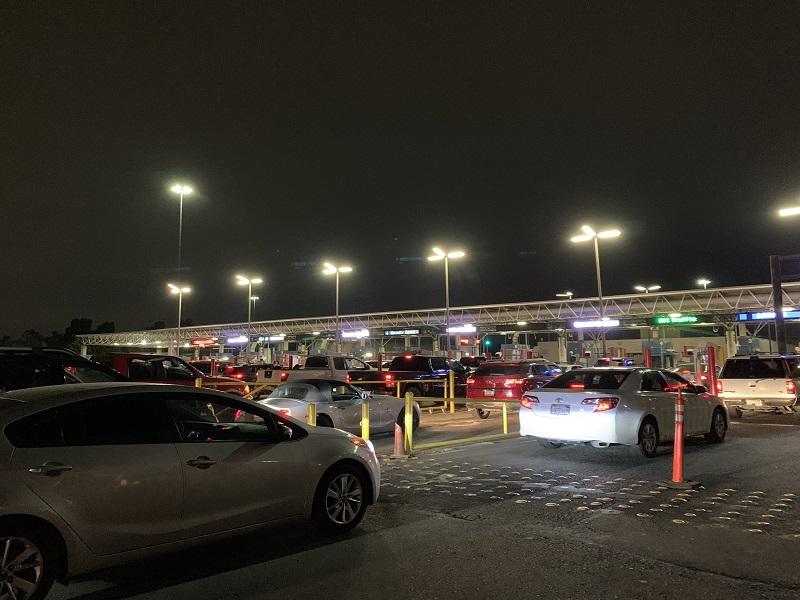 Filas de hasta 10 horas para cruzar la frontera tras cambios de CBP, reportan en Tijuana (video)