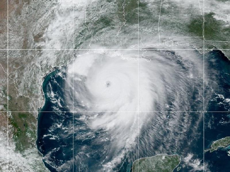Laura ya es huracán categoría 4, evacuan a miles en Texas y Louisiana