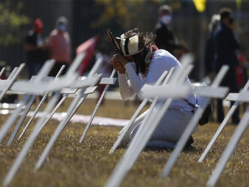 Han muerto por coronavirus m&aacute;s de 815 mil personas en el mundo, hay 23.7 millones de contagiados: OMS