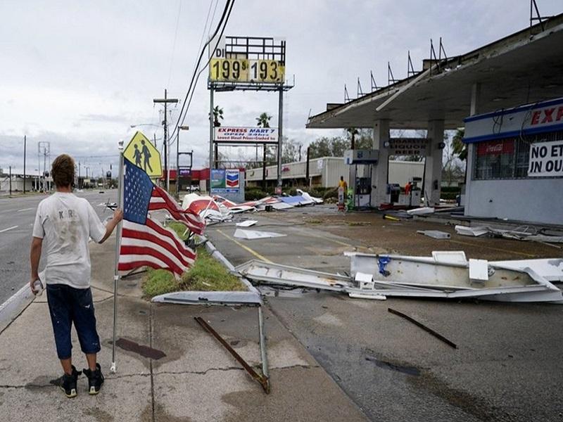 Al menos 1 muerto, inundaciones, apagones y daños, los estragos de Laura a su paso por Luisiana y Texas