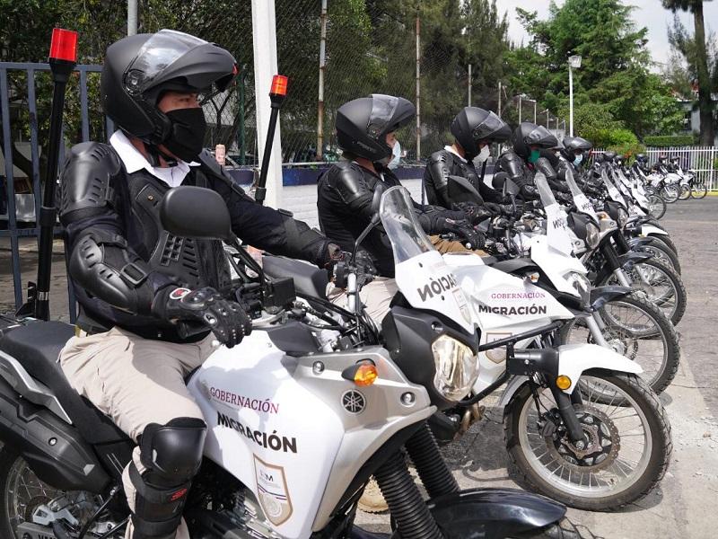 Crea INM grupo motorizado especial para auxiliar a migrantes, son 47 motocicletas asignadas a 11 estados