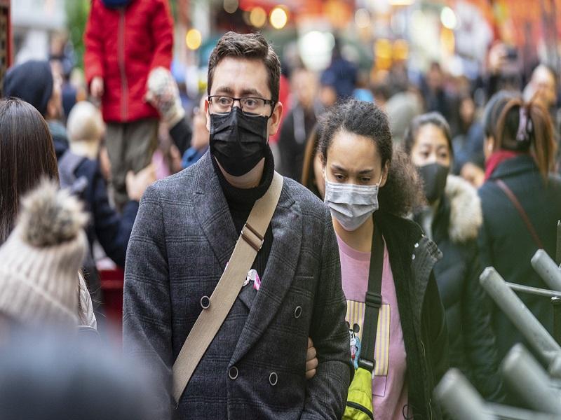 Cerca el mundo de los 25 millones de contagios de coronavirus, van m&aacute;s de 873 mil muertos