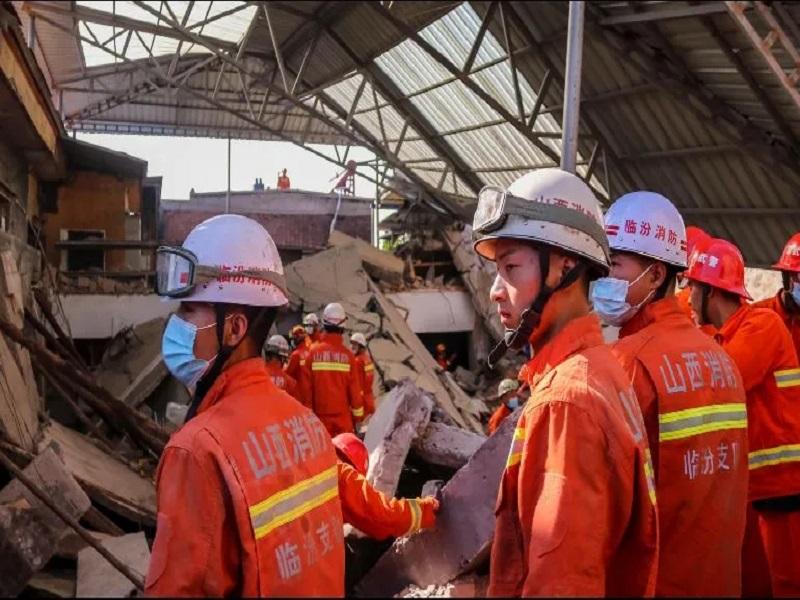 Al menos 17 muertos tras derrumbe de restaurante en China