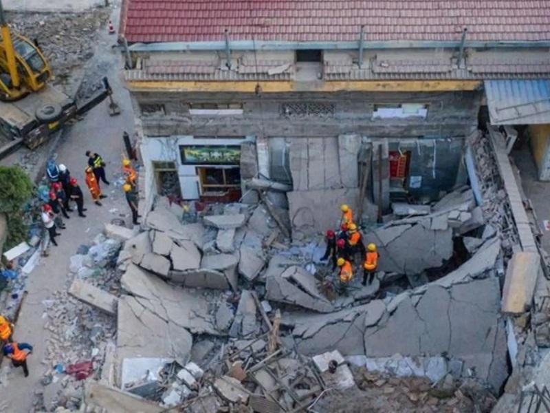 Desplome de un restaurante en China deja al menos 29 muertos