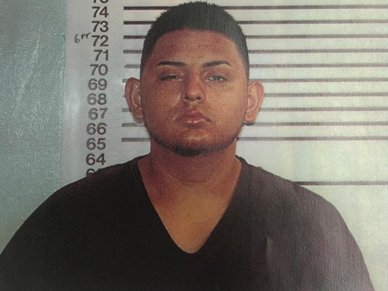 Agentes del Sheriff arrestaron a sujeto que caus&oacute; destrozos a un autom&oacute;vil, adem&aacute;s le decomisaron metanfetaminas