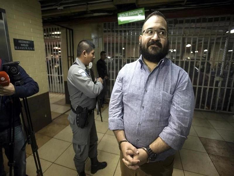 Libran nueva orden de aprehensi&oacute;n contra Javier Duarte por desaparici&oacute;n forzada