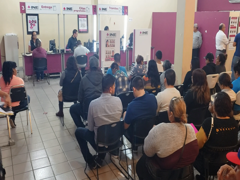 A&uacute;n pueden tramitarse reimpresiones de la credencial del INE (video)