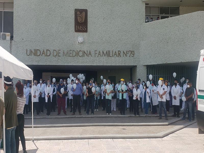 Rinden homenaje p&oacute;stumo al director de la UMF 79 del IMSS de Piedras Negras, Juan David Mart&iacute;nez Castro (video)