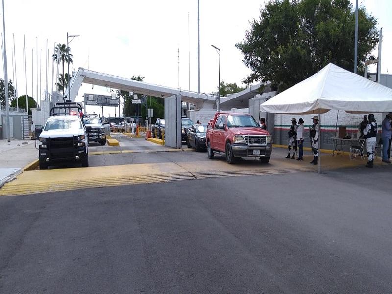 Piedras Negras retorn&oacute; 137 veh&iacute;culos a Eagle Pass por tratarse de viajes no esenciales