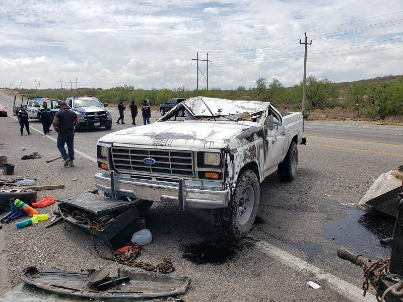 Conductor resulta ileso tras volcarse en la carretera Ribereña tramo Piedras Negras-Acuña (video)