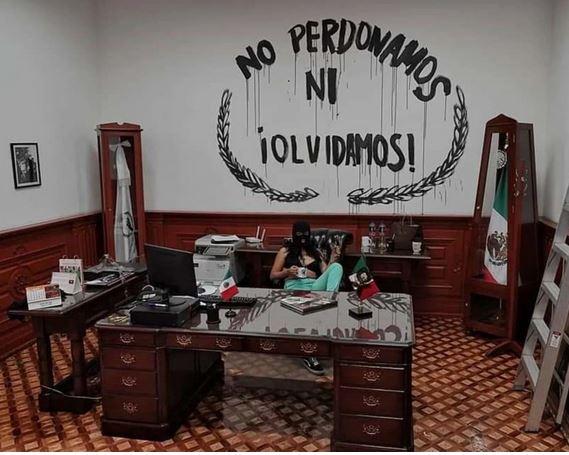 AMLO culpa a conservadores por protesta en CNDH; quieren tumbar a Rosario Piedra