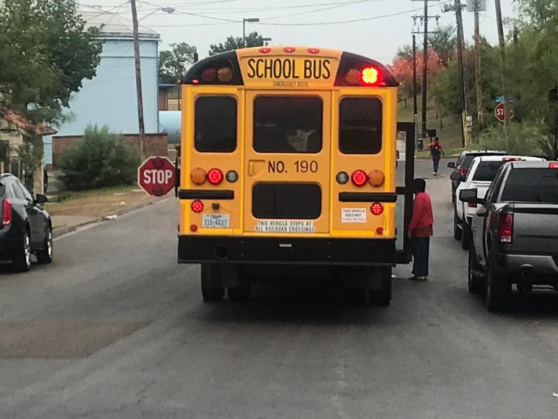 Padres de familia de Eagle Pass pueden acudir al Distrito Escolar para recoger la comida para los estudiantes (video)