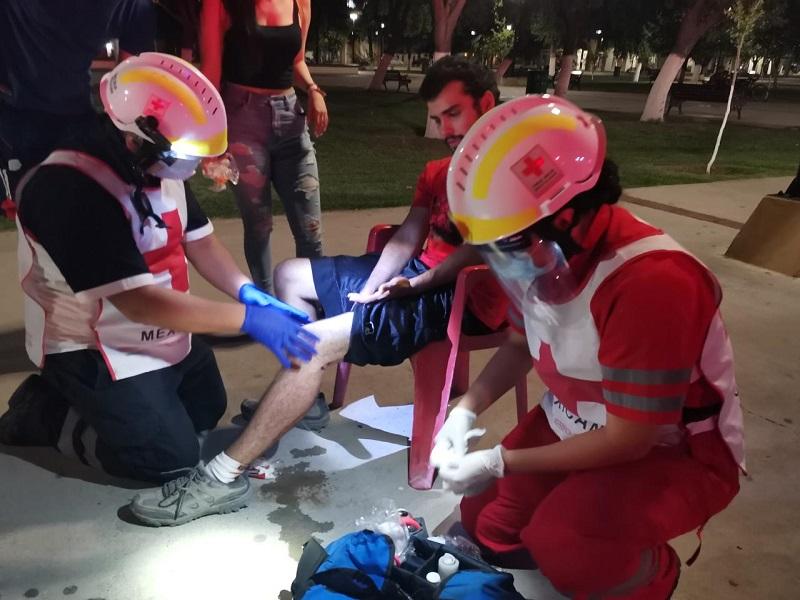 Perro pitbull ataca a joven cuando caminaba en la Macroplaza (video)