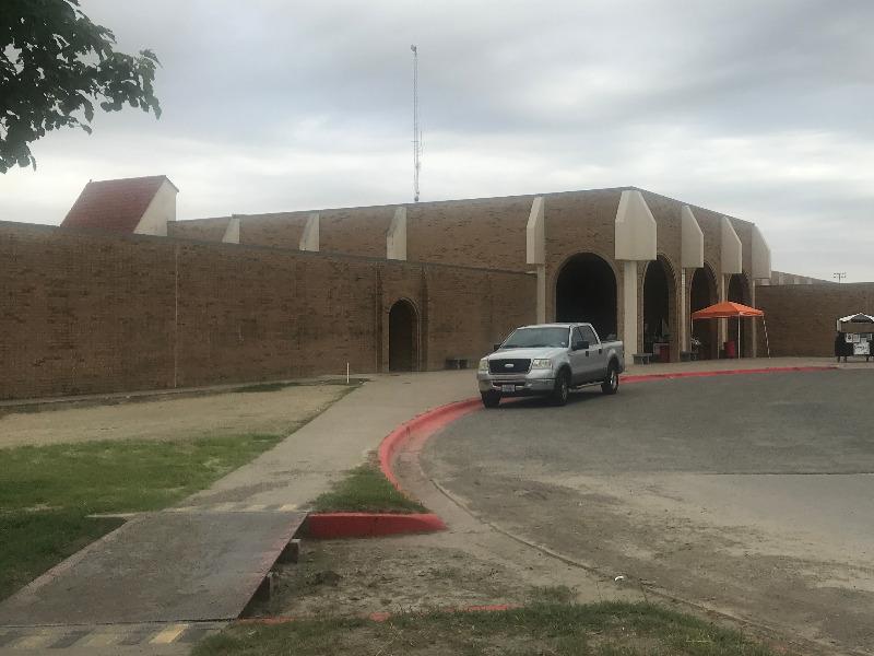 Dan positivo a coronavirus cuatro profesores de la Eagle Pass High School a dos semanas del inicio de clases