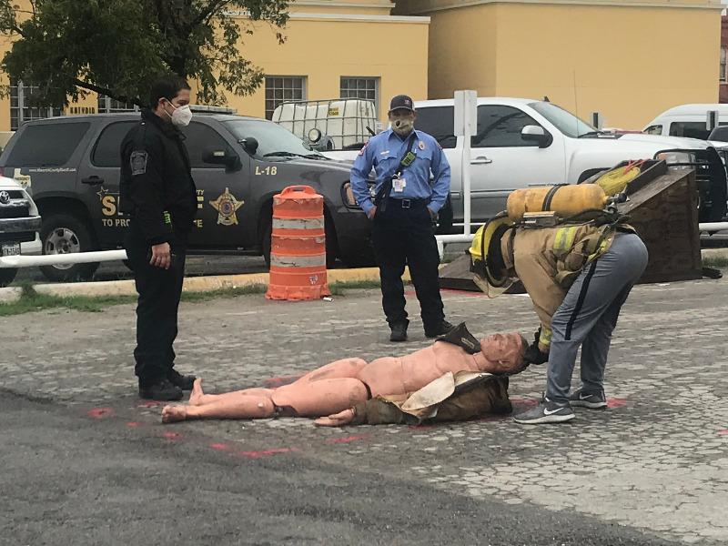 Reciben entrenamiento 10 nuevos aspirantes a bomberos para la ciudad de Eagle Pass (video)