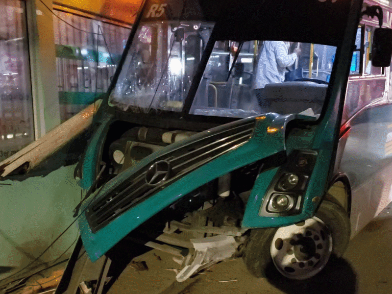 Esperan peritaje para determinar responsabilidad por accidente de cami&oacute;n del transporte p&uacute;blico en Piedras Negras 