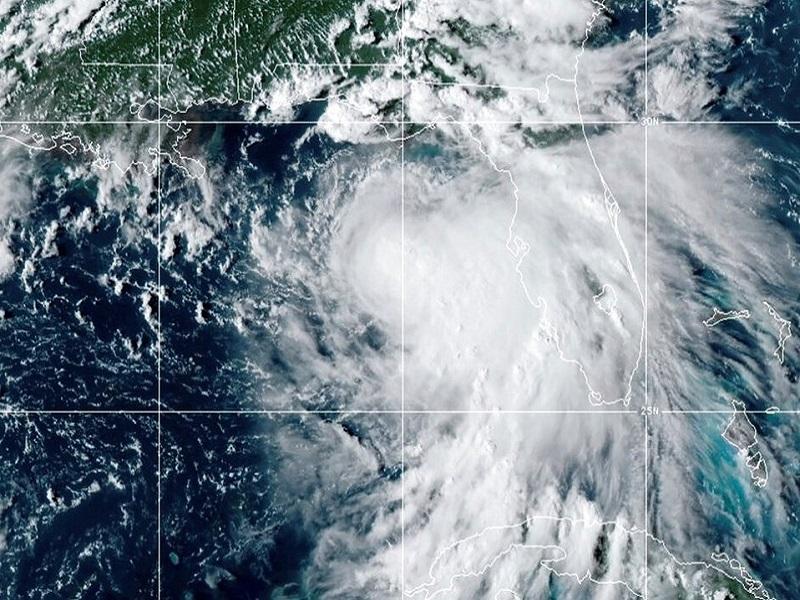 Sally se convierte en huracán categoría uno, amenaza la costa sur de EU