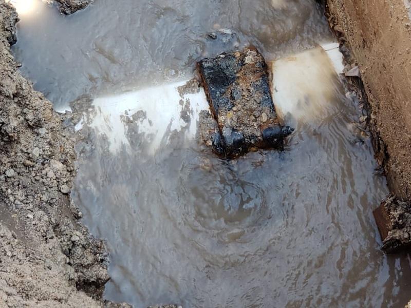 Reparación de fuga de tubería que alimenta al tanque Tecnológico evitó que colonias se quedaran sin agua
