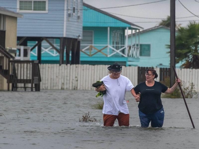 Tormenta Beta ahoga las calles de Houston y Galveston después de tocar tierra